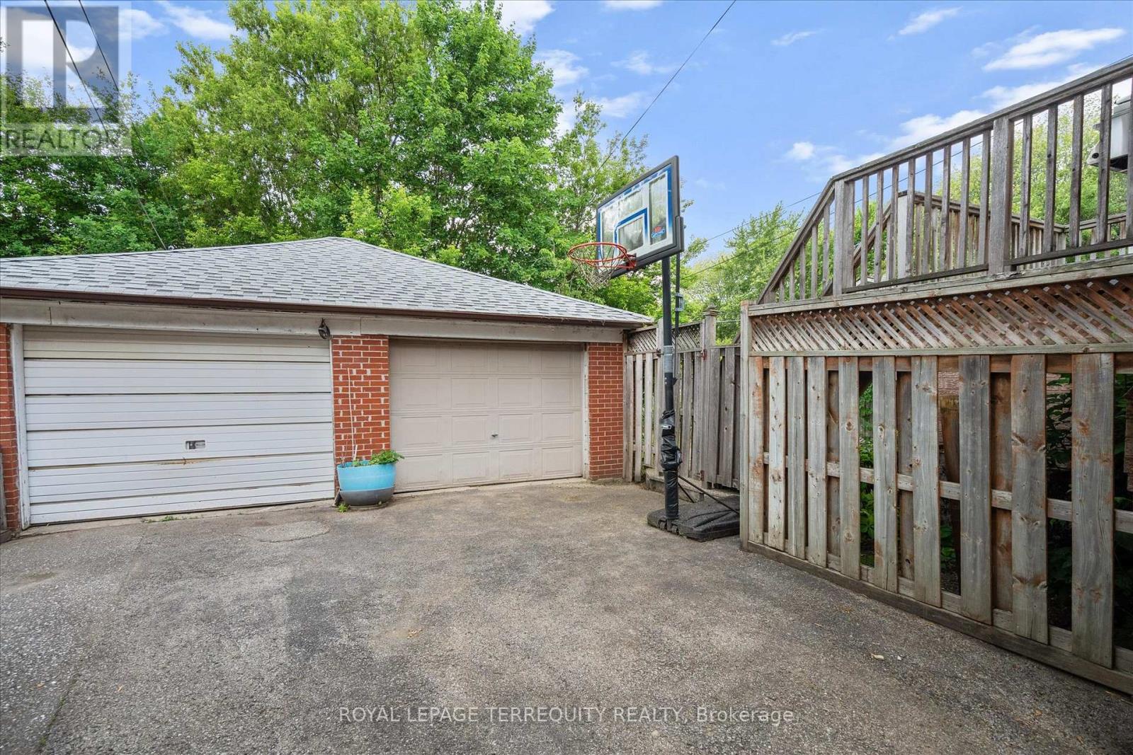 384 Winnett Avenue, Toronto (Oakwood Village), Ontario  M6C 3M1 - Photo 49 - C12217518