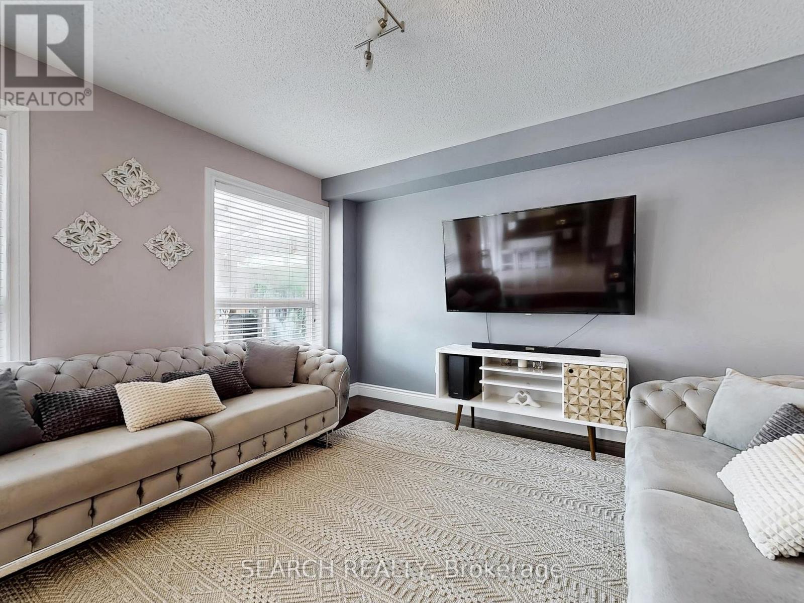 1185 Andrade Lane, Innisfil, Ontario  L9S 4X7 - Photo 10 - N12216312
