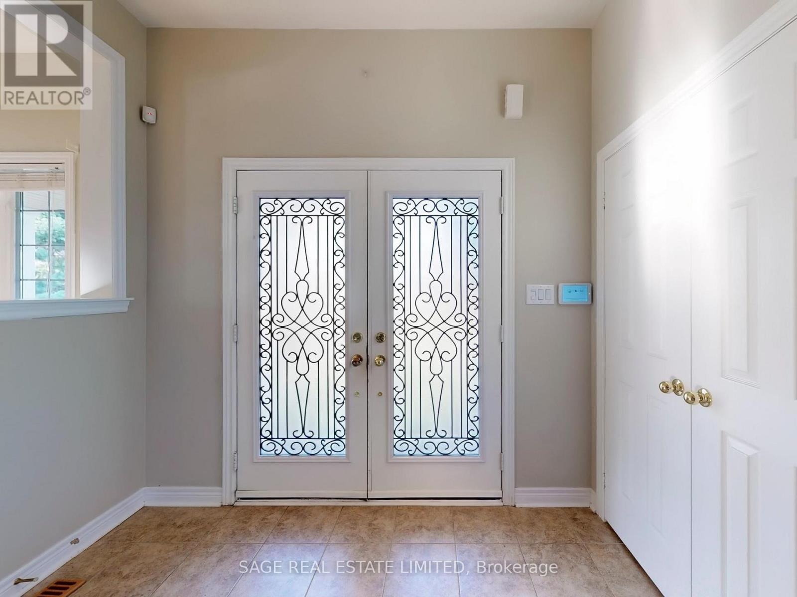 3504 Steeple Chase Crescent, Mississauga, Ontario  L5M 0K1 - Photo 5 - W12216935