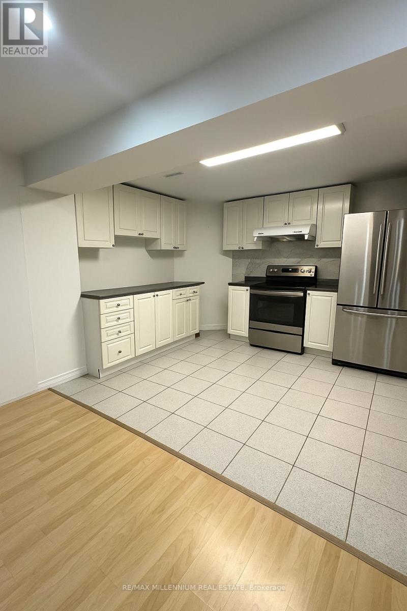 5374 Turney Drive, Mississauga, Ontario  L5M 4Y8 - Photo 3 - W12217545