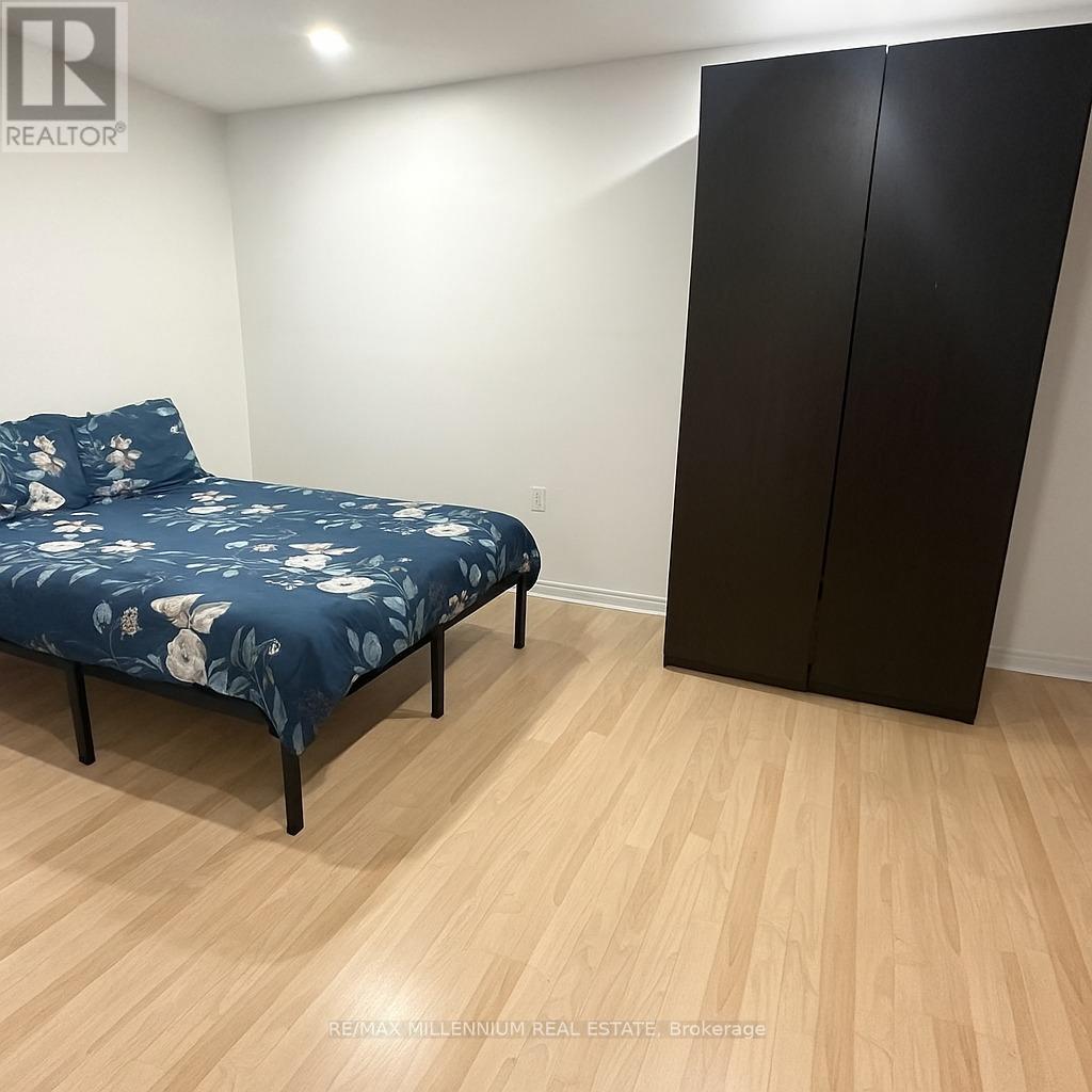 5374 Turney Drive, Mississauga, Ontario  L5M 4Y8 - Photo 5 - W12217545