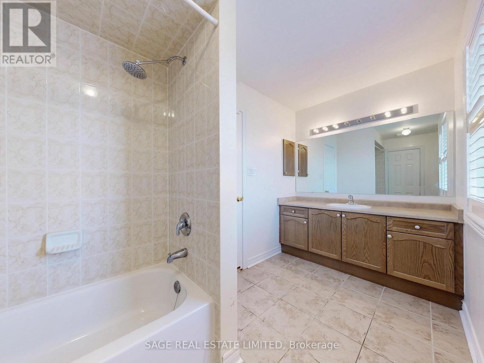 3504 Steeple Chase Crescent, Mississauga, Ontario  L5M 0K1 - Photo 24 - W12216935