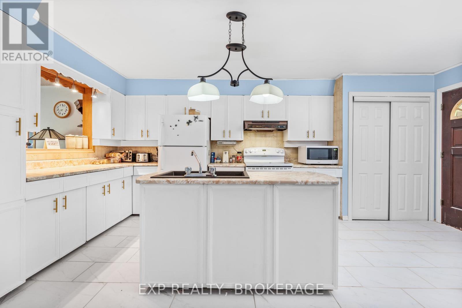 4205 Maple Drive, Frontenac (Frontenac South), Ontario  K0H 1W0 - Photo 5 - X12218350