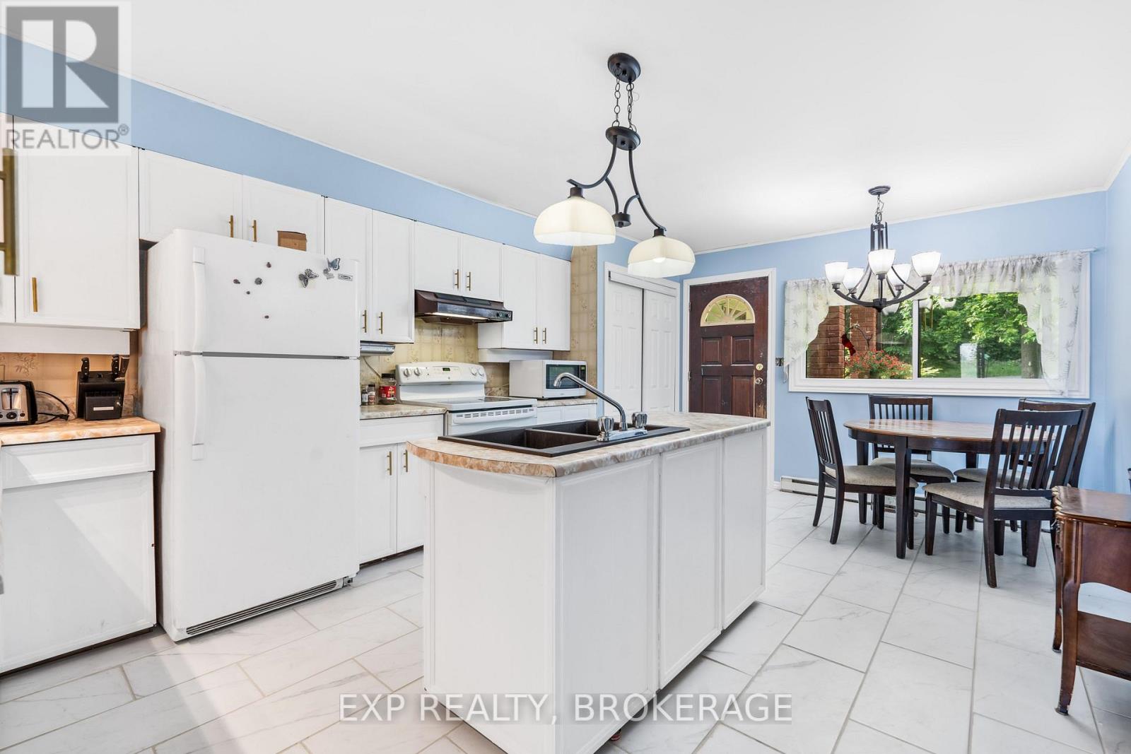 4205 Maple Drive, Frontenac (Frontenac South), Ontario  K0H 1W0 - Photo 6 - X12218350