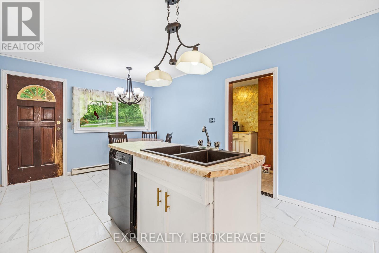 4205 Maple Drive, Frontenac (Frontenac South), Ontario  K0H 1W0 - Photo 8 - X12218350