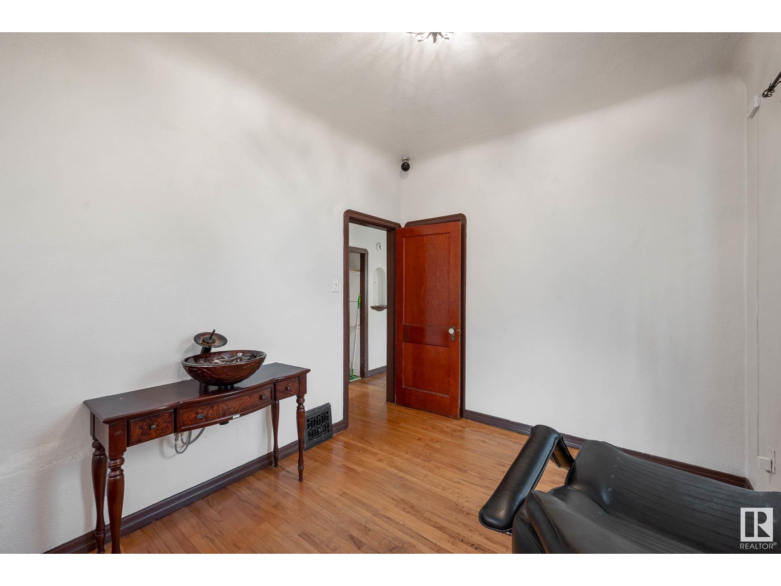 10153 122 St Nw, Edmonton, Alberta  T5N 1L7 - Photo 17 - E4442193