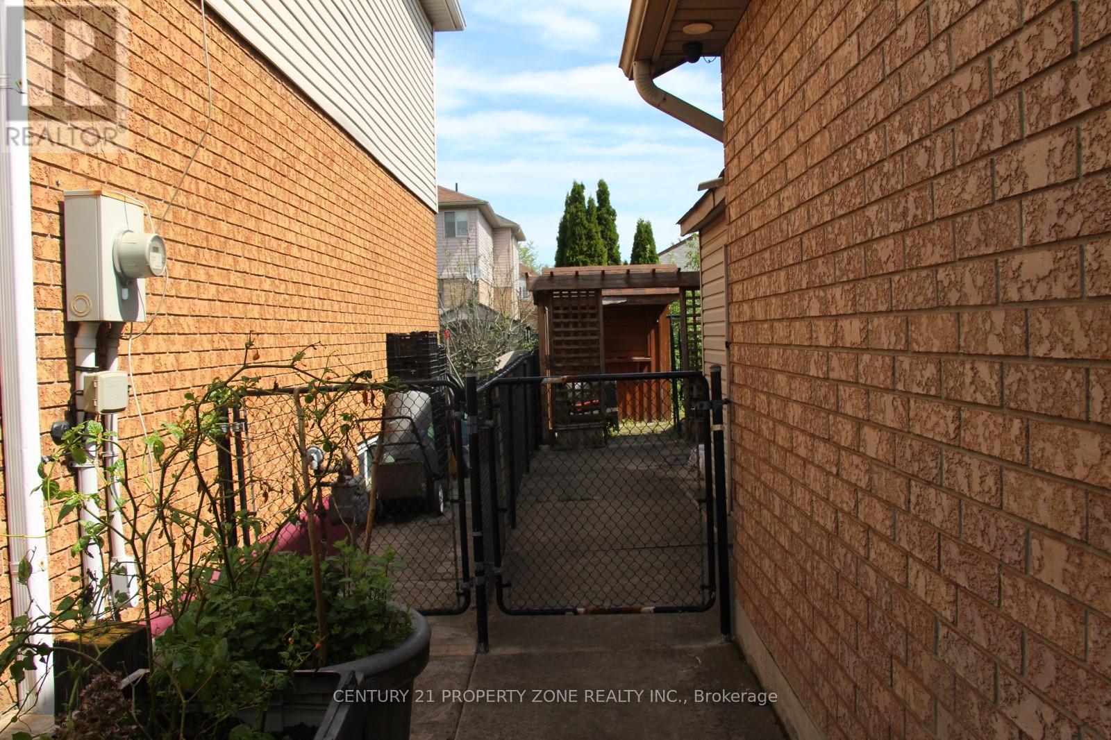 163 Stone Church Road E, Hamilton, Ontario  L9B 1A8 - Photo 14 - X12216691
