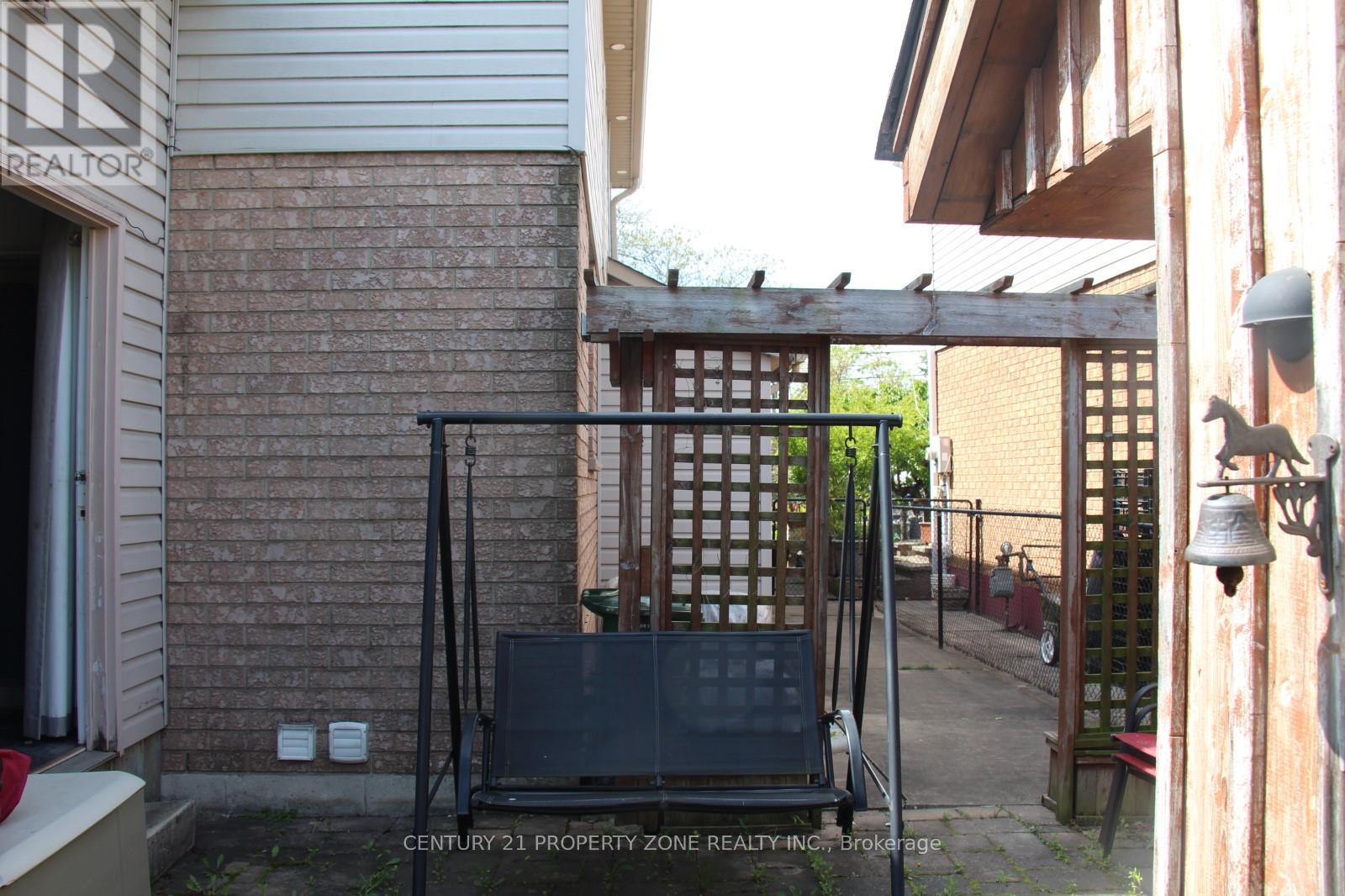 163 Stone Church Road E, Hamilton, Ontario  L9B 1A8 - Photo 13 - X12216691