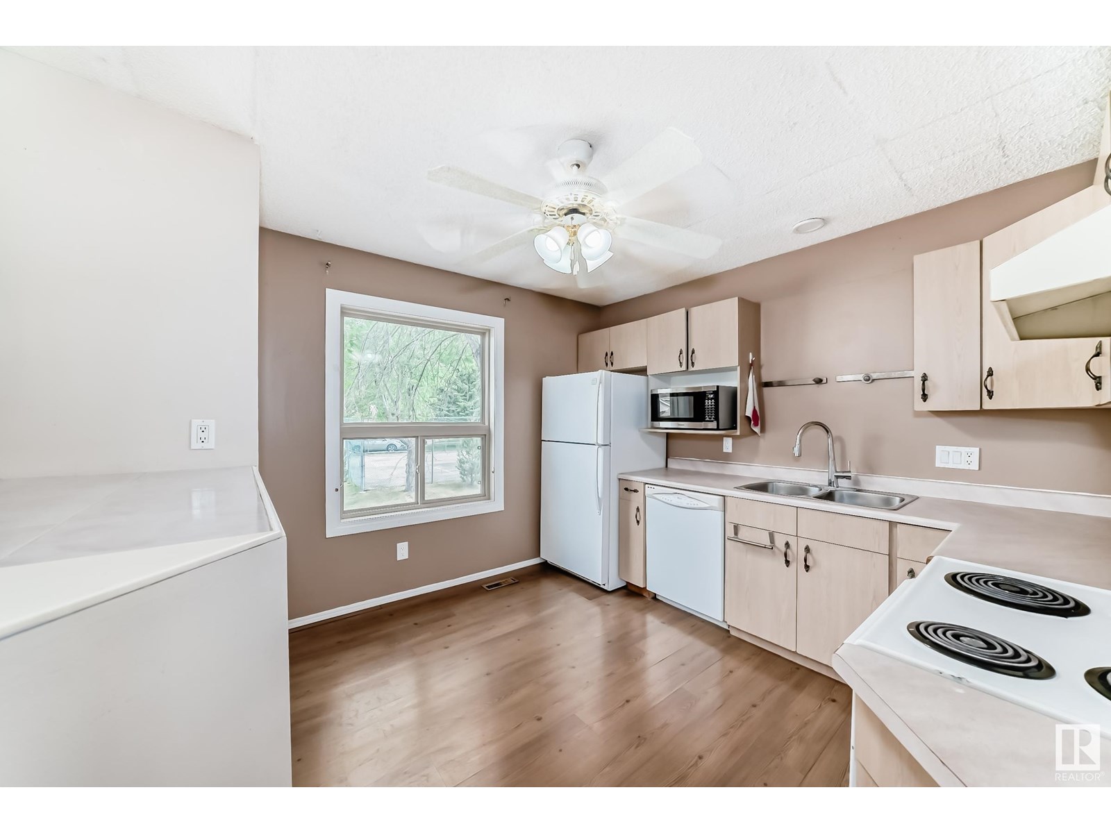 Property at 1865 MILL WOODS RD E NW image 3
