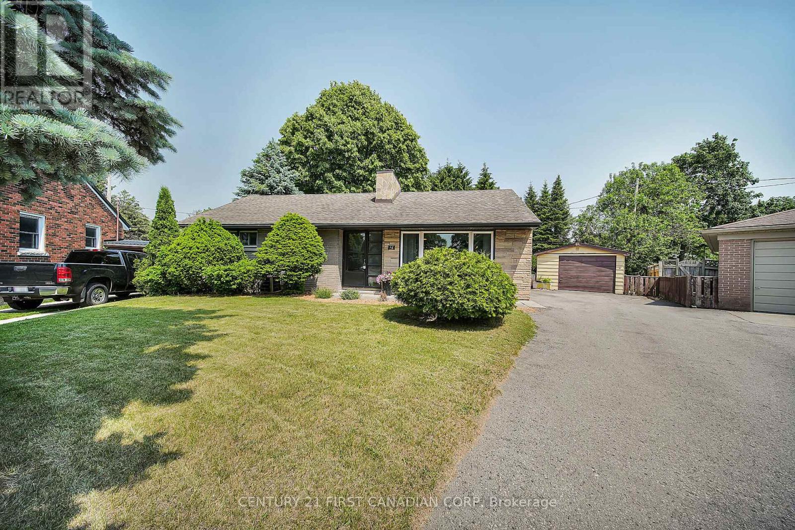 16 Cronyn Crescent