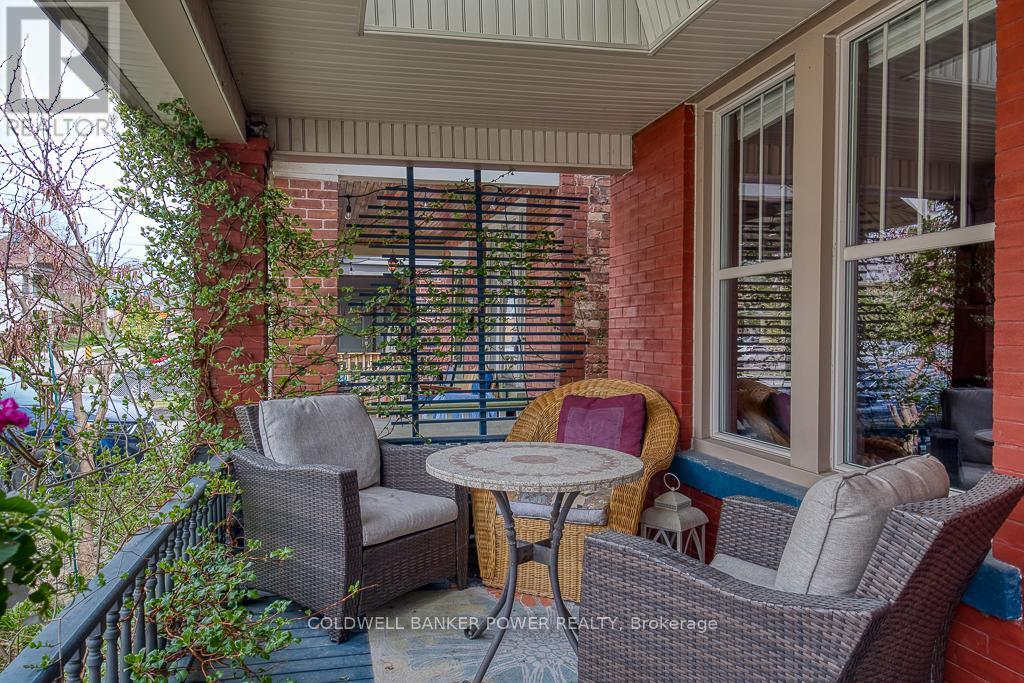Photo 3 of 33 for 583 Rosedale Street