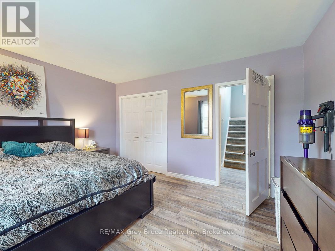 864 16th Street W, Georgian Bluffs, Ontario  N4K 6V5 - Photo 15 - X12209618