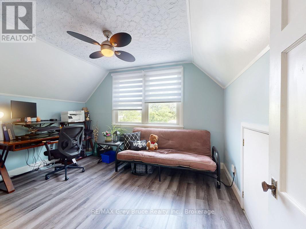 864 16th Street W, Georgian Bluffs, Ontario  N4K 6V5 - Photo 23 - X12209618