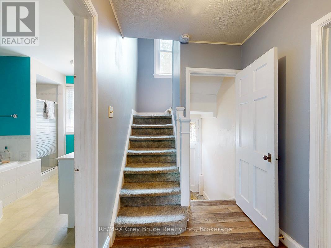 864 16th Street W, Georgian Bluffs, Ontario  N4K 6V5 - Photo 22 - X12209618