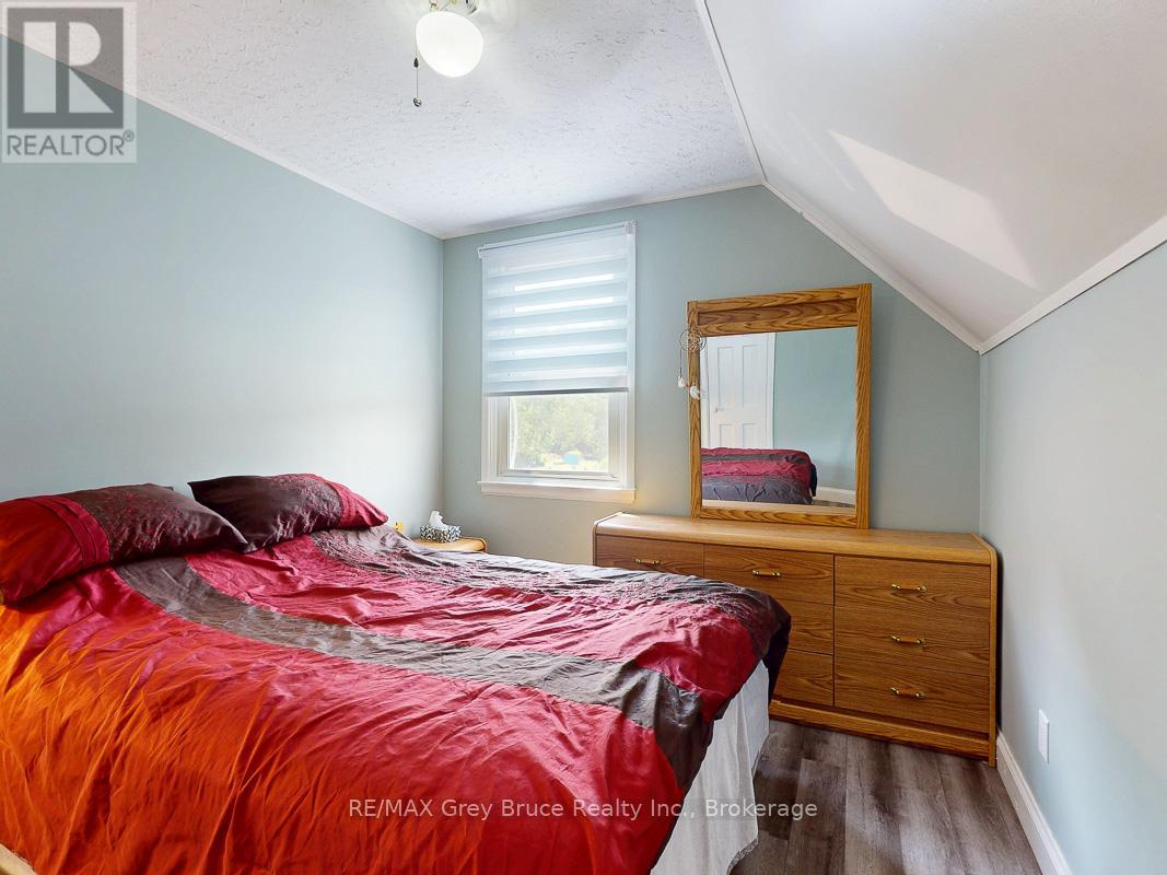 864 16th Street W, Georgian Bluffs, Ontario  N4K 6V5 - Photo 27 - X12209618