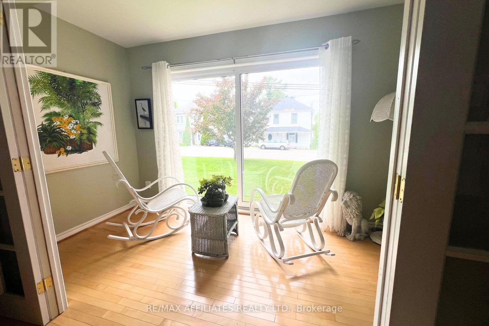 2 - 2 Rideau Street, Westport, Ontario  K0G 1X0 - Photo 11 - X12218388