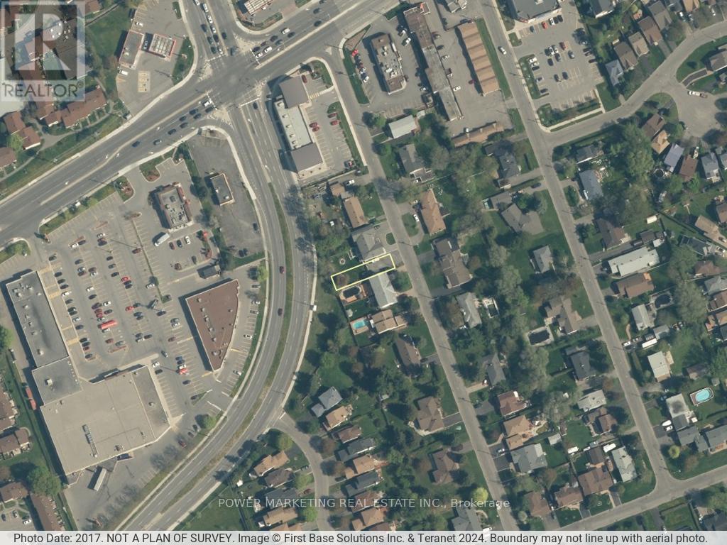 988 Laporte Street, Ottawa, Ontario  K1J 7B4 - Photo 3 - X12218451