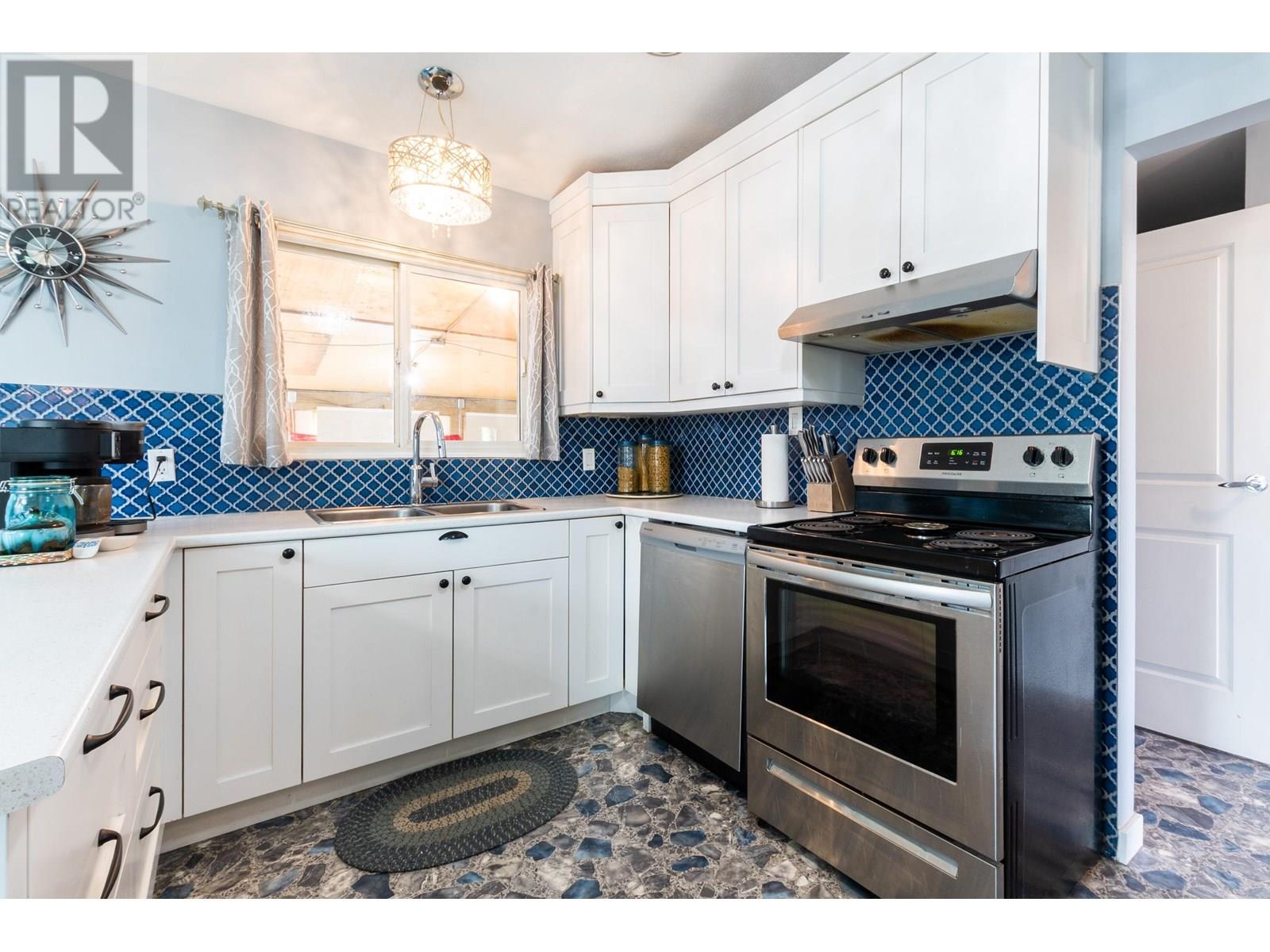 285 S Kelly Street, Prince George, British Columbia  V2M 3K2 - Photo 3 - R3015184