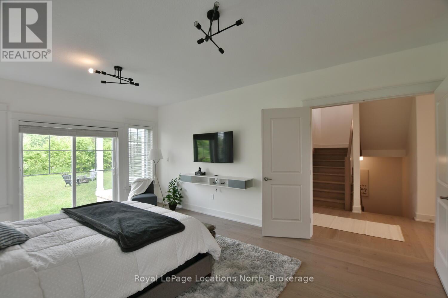 216 Snowberry Lane, Georgian Bluffs, Ontario  N0H 1S0 - Photo 13 - X12218302