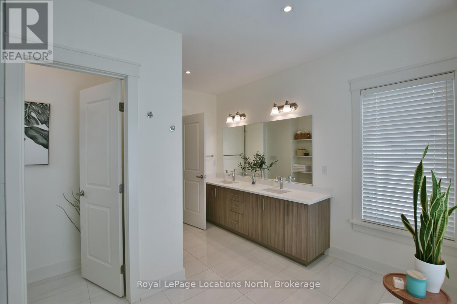 216 Snowberry Lane, Georgian Bluffs, Ontario  N0H 1S0 - Photo 15 - X12218302