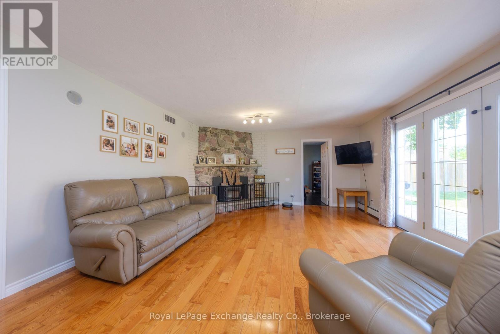 71 Queen Street, Huron-Kinloss, Ontario  N0G 2R0 - Photo 20 - X12218343