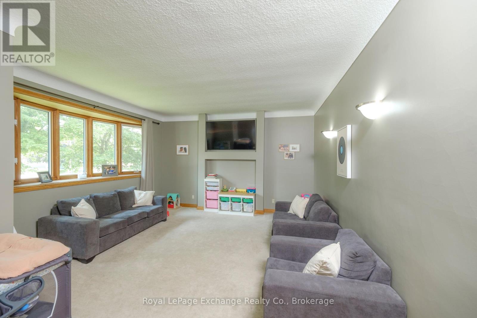 71 Queen Street, Huron-Kinloss, Ontario  N0G 2R0 - Photo 29 - X12218343