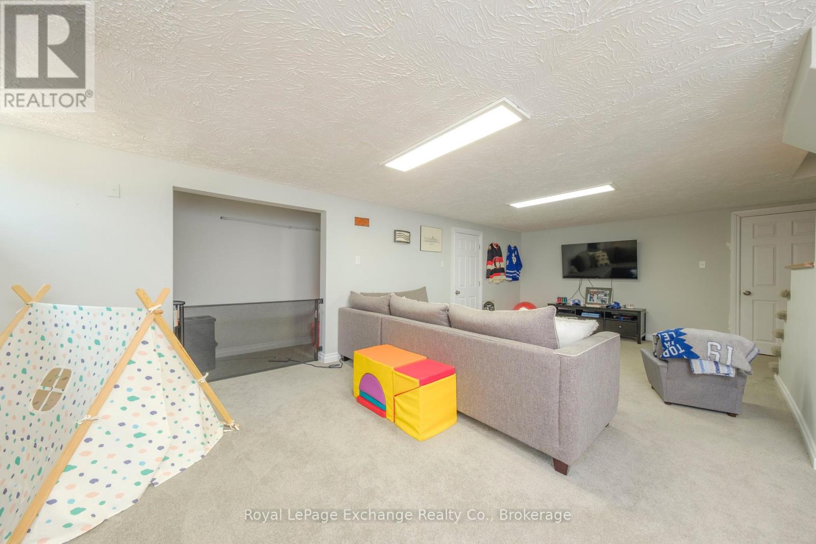 71 Queen Street, Huron-Kinloss, Ontario  N0G 2R0 - Photo 33 - X12218343