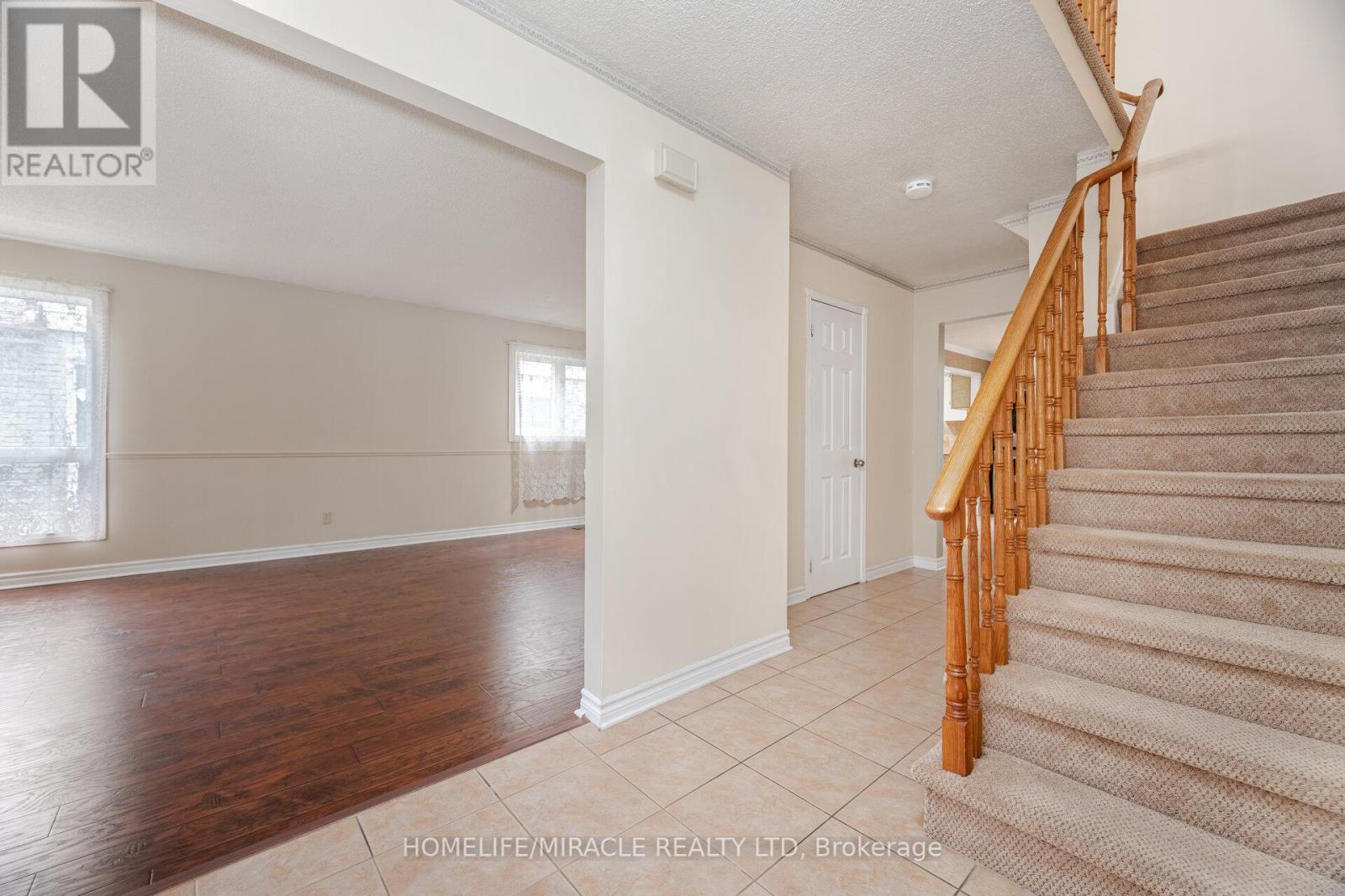 1217 Gloucester Square, Pickering, Ontario  L1V 3P7 - Photo 5 - E12218208