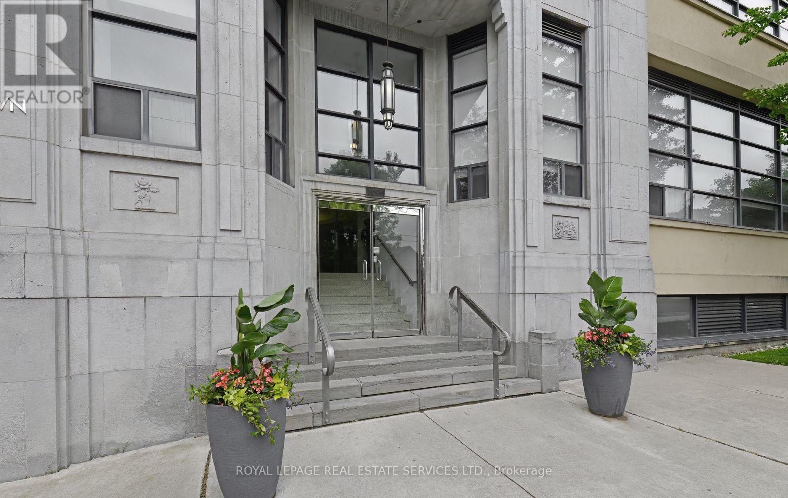 Property at 205 - 1001 ROSELAWN AVENUE image 4