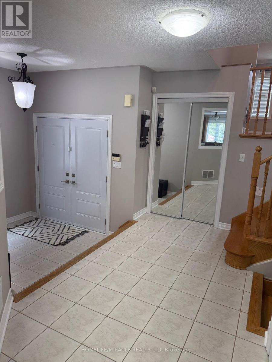 608 Driftcurrent Drive, Mississauga, Ontario  L4Z 4A4 - Photo 4 - W12216759