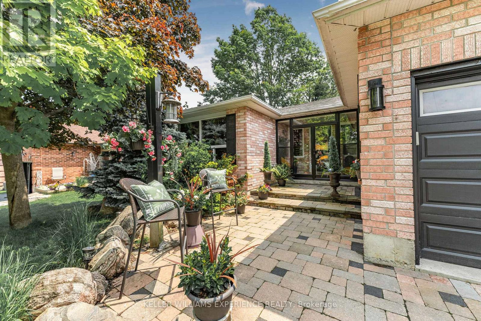 291 Livingstone Street W, Barrie, Ontario  L4N 7A9 - Photo 3 - S12218282