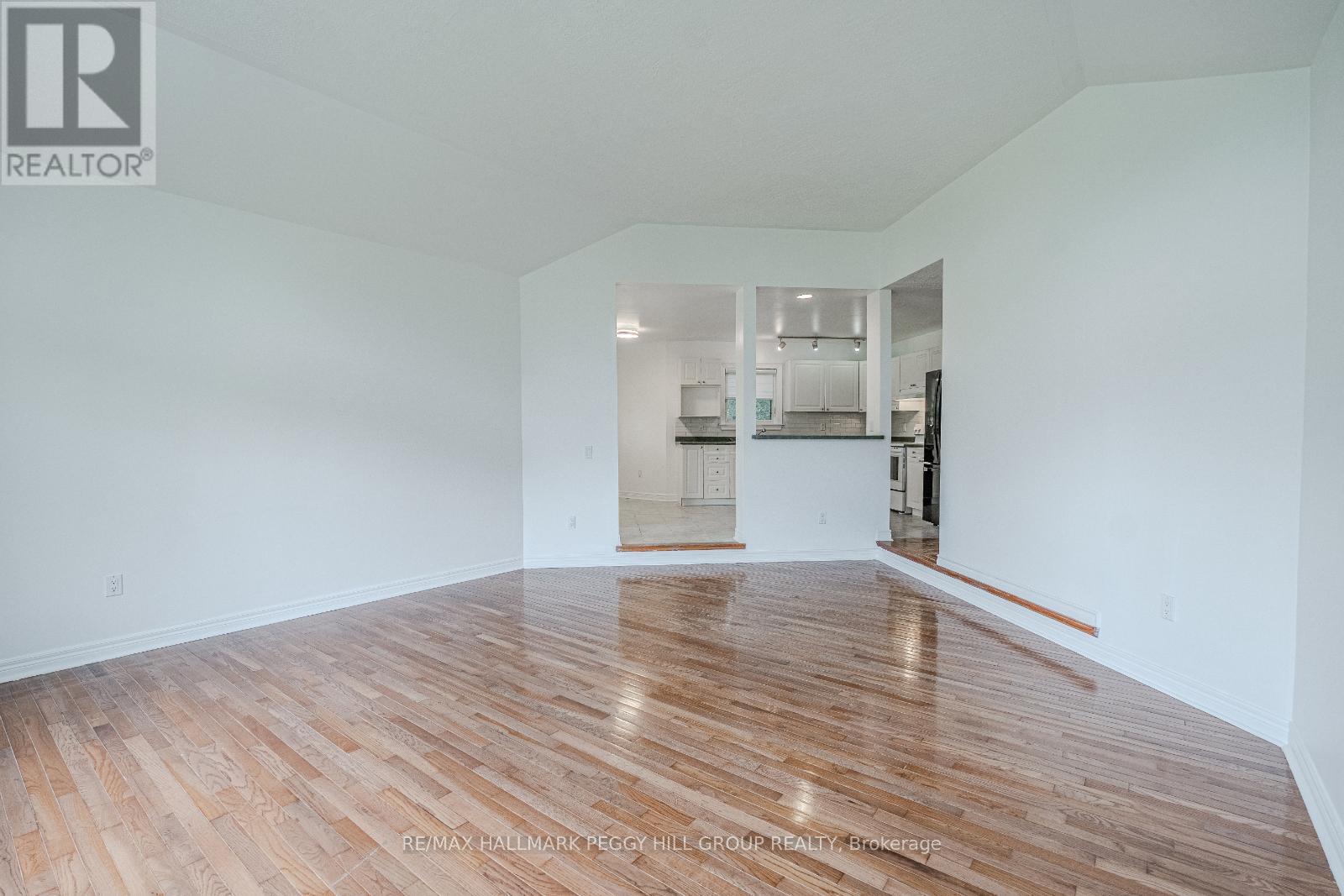 Upper - 1 Kenwell Court, Wasaga Beach, Ontario  L0L 2P0 - Photo 8 - S12218473