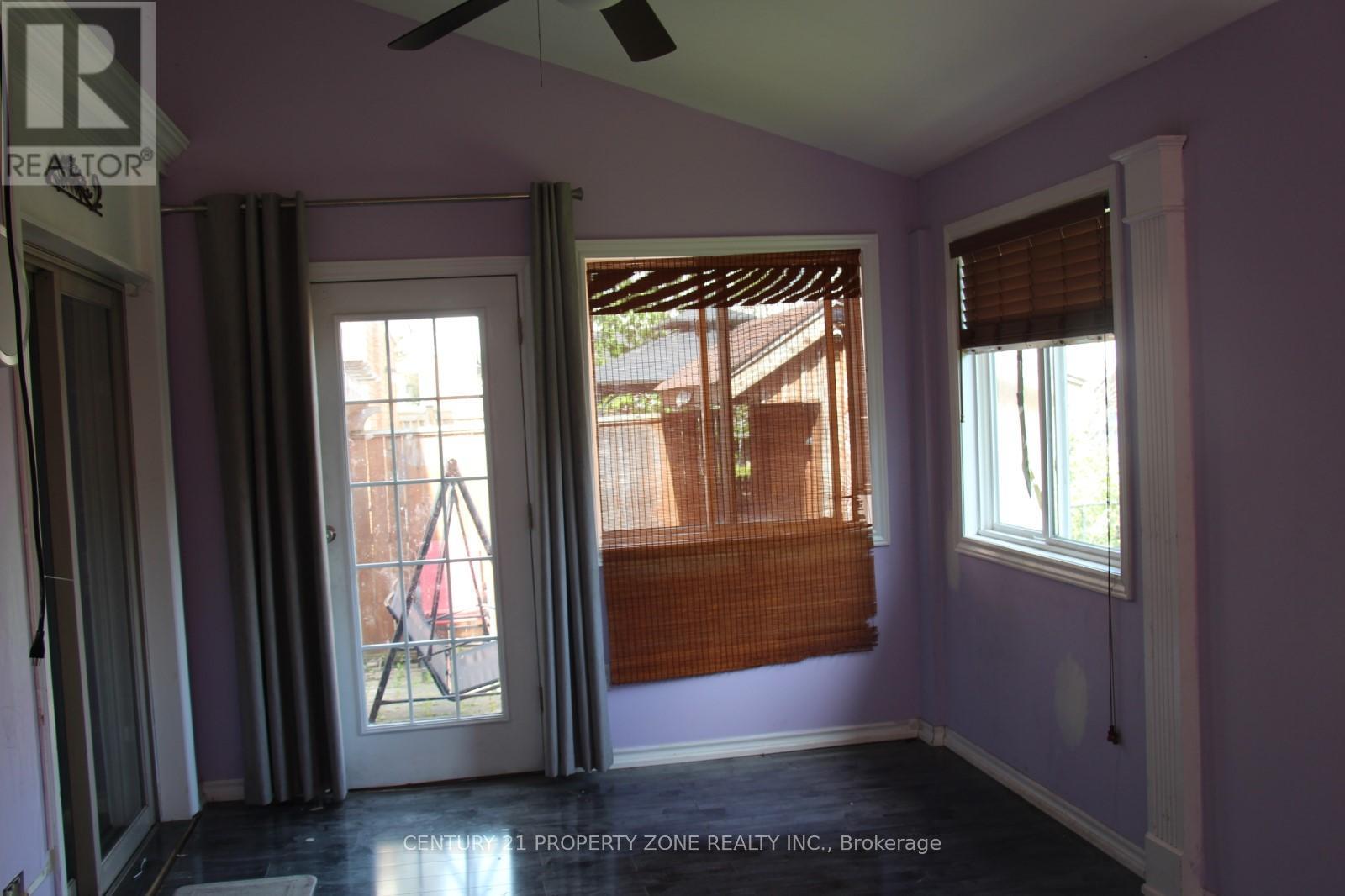 163 Stone Church Road E, Hamilton, Ontario  L9B 1A8 - Photo 3 - X12216691
