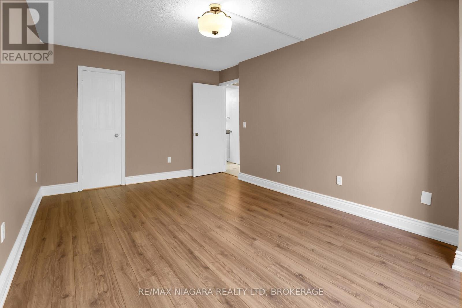 304 - 81 Scott Street, St. Catharines (Lakeport), Ontario  L2N 7L5 - Photo 14 - X12218514