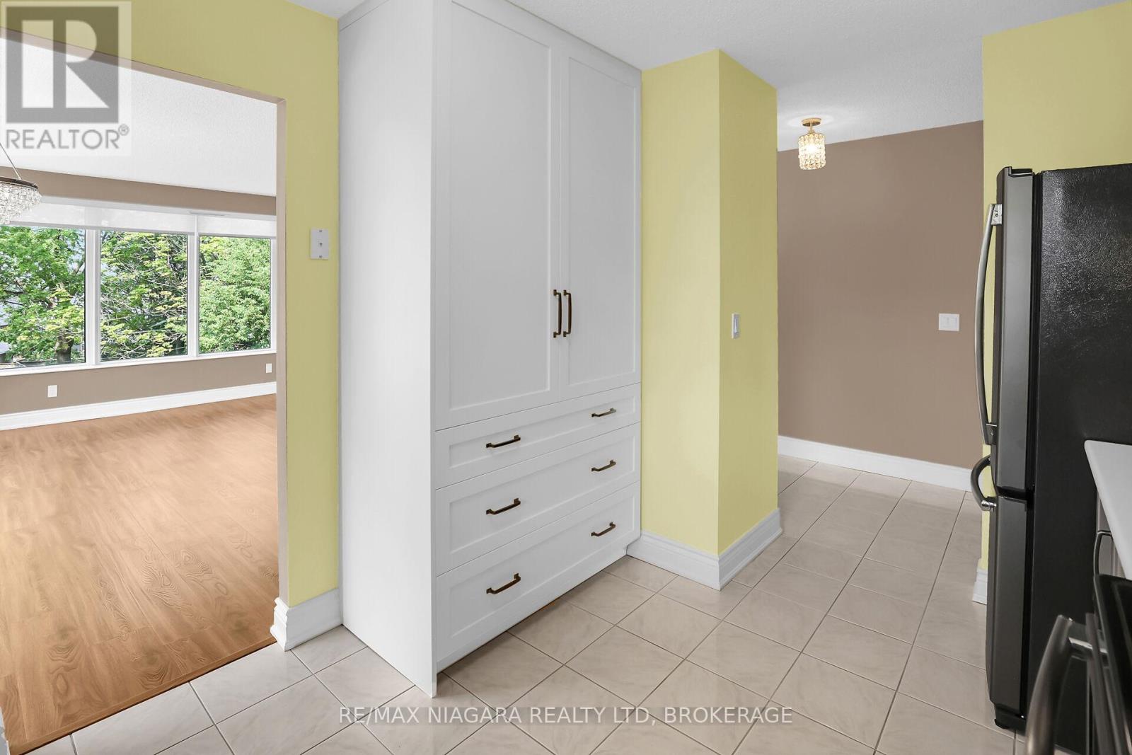 304 - 81 Scott Street, St. Catharines (Lakeport), Ontario  L2N 7L5 - Photo 6 - X12218514