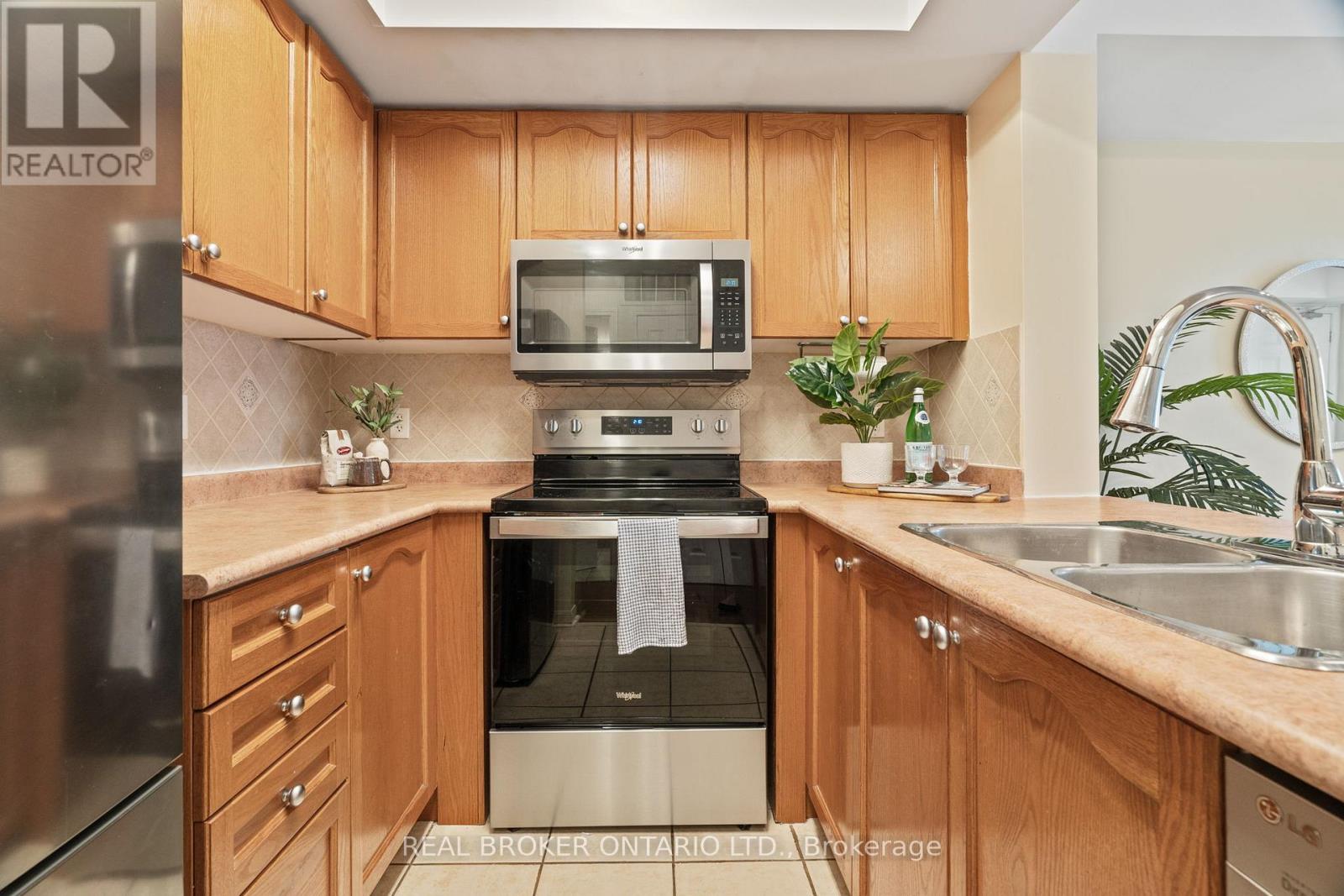 2066 - 3047 Finch Avenue W, Toronto (Humbermede), Ontario  M9M 0A5 - Photo 13 - W12218252