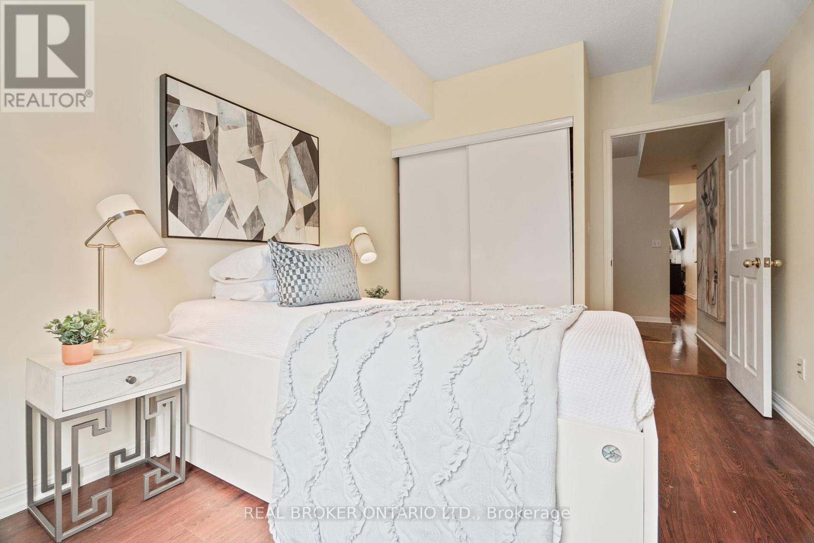 2066 - 3047 Finch Avenue W, Toronto (Humbermede), Ontario  M9M 0A5 - Photo 19 - W12218252