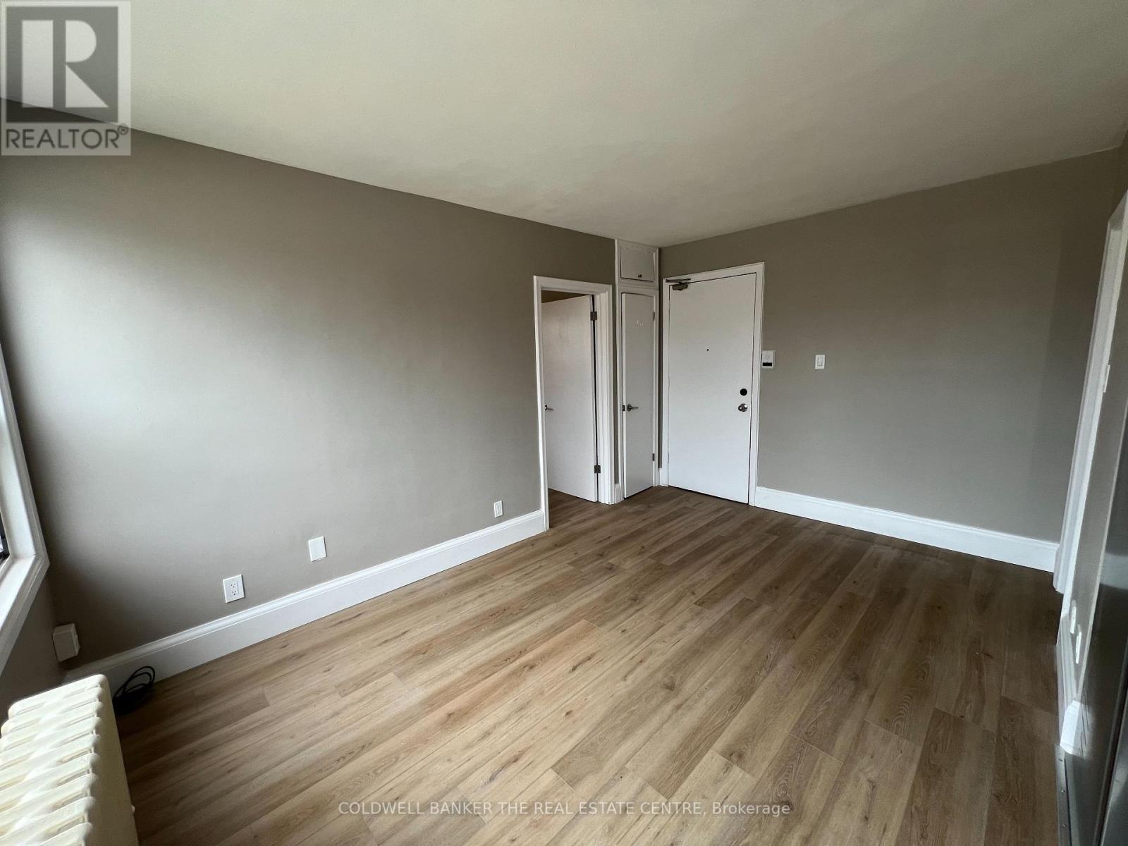 4 - 108 Grandville Avenue, Toronto (Rockcliffe-Smythe), Ontario  M6N 4V2 - Photo 3 - W12218277