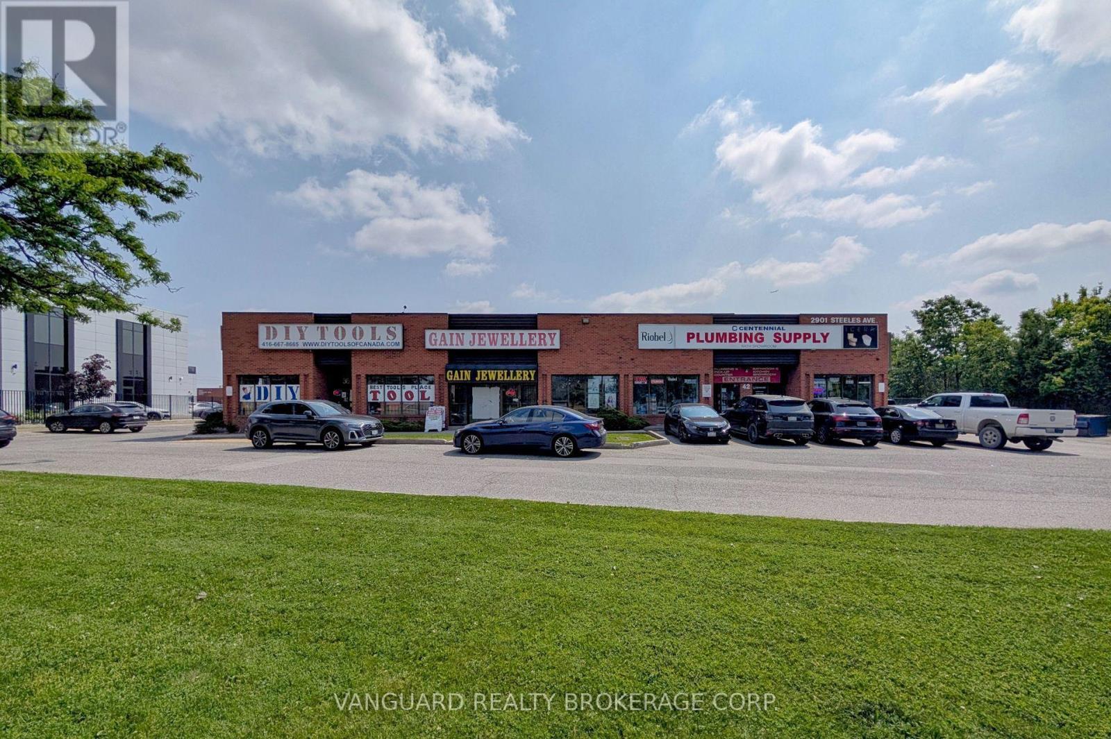 38 - 2901 Steeles Avenue, Toronto, Ontario  M3J 3A5 - Photo 2 - W12218313