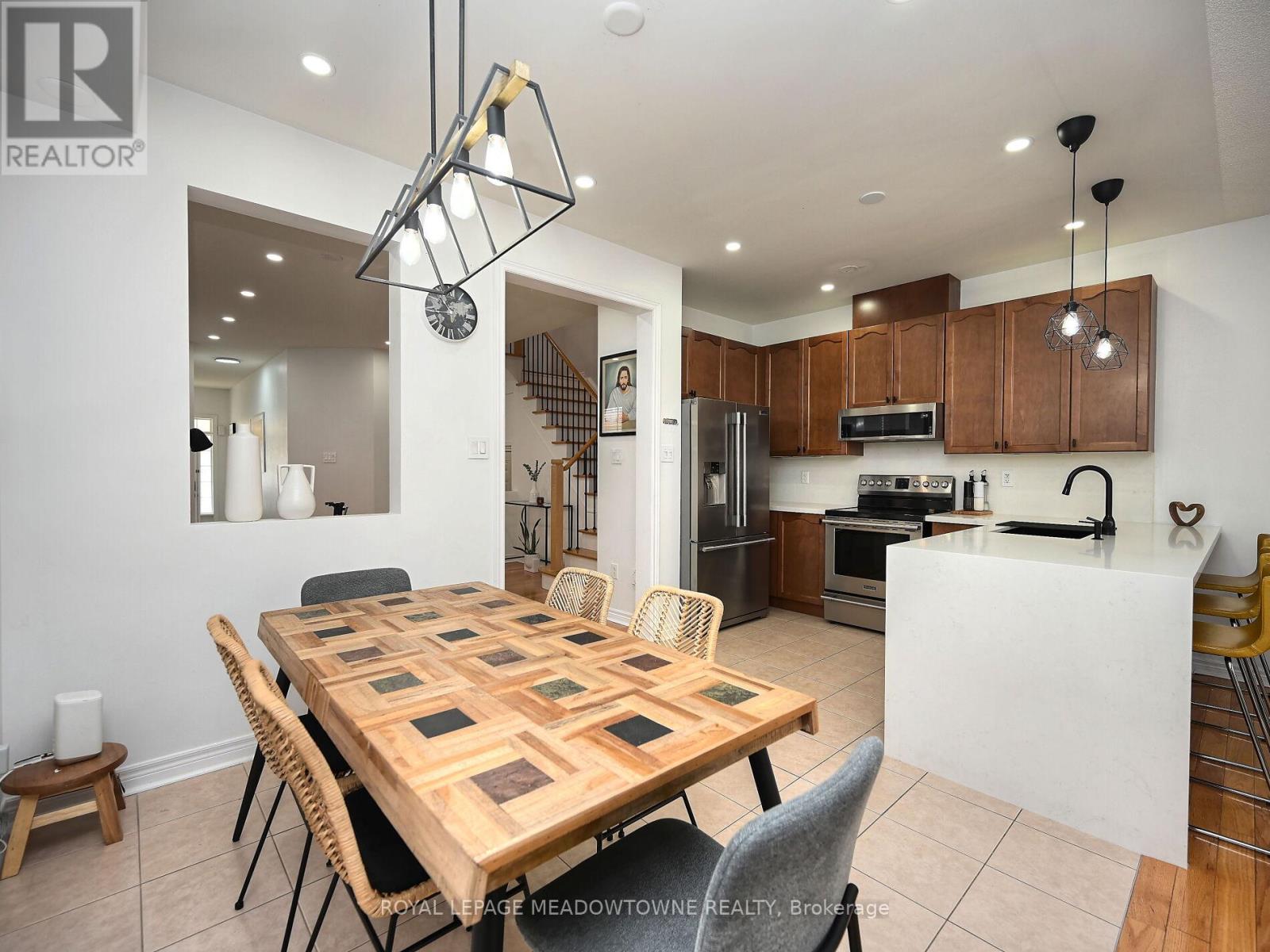 906 Oasis Drive, Mississauga, Ontario  L5V 0C7 - Photo 11 - W12218334