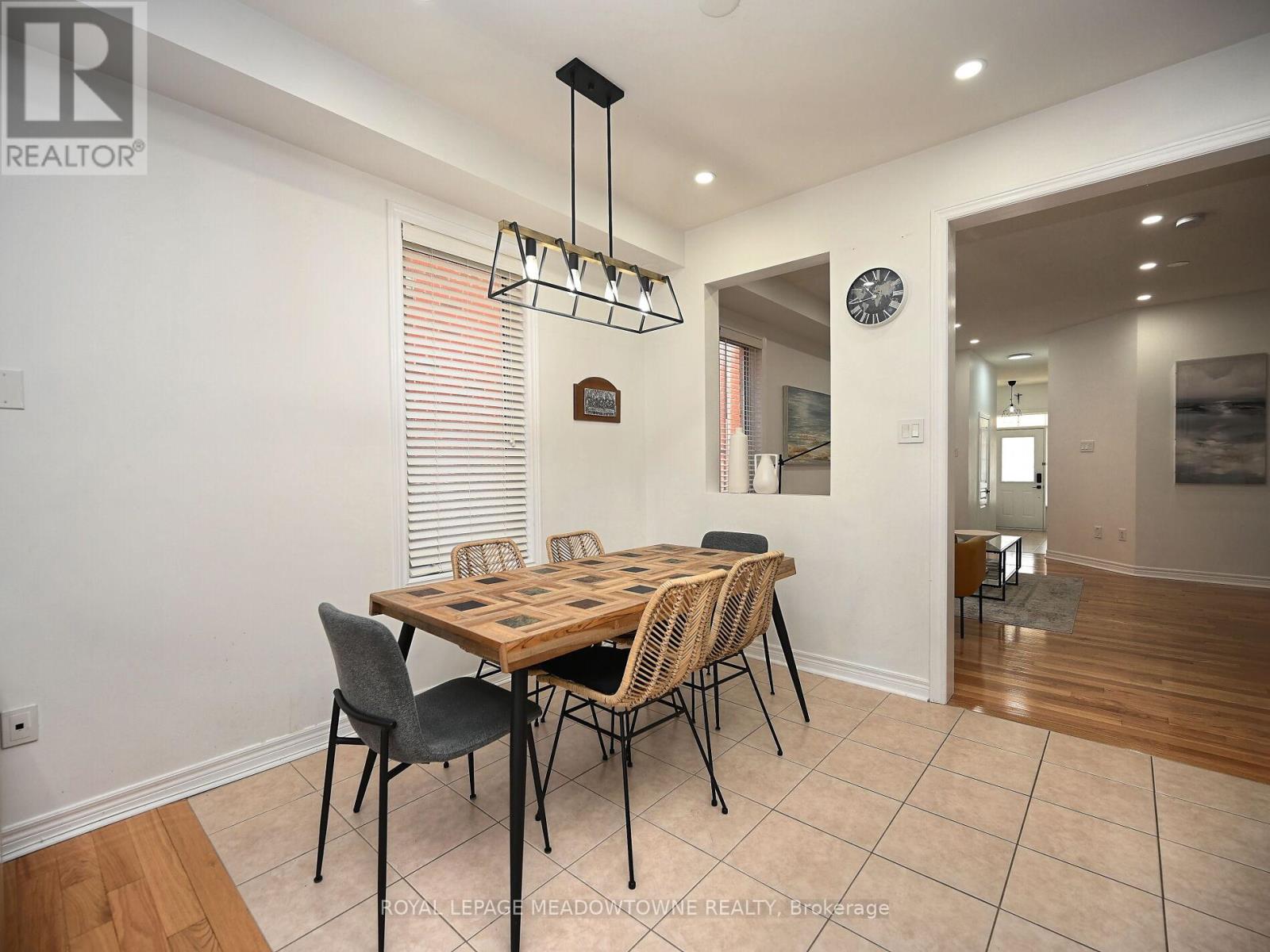 906 Oasis Drive, Mississauga, Ontario  L5V 0C7 - Photo 12 - W12218334
