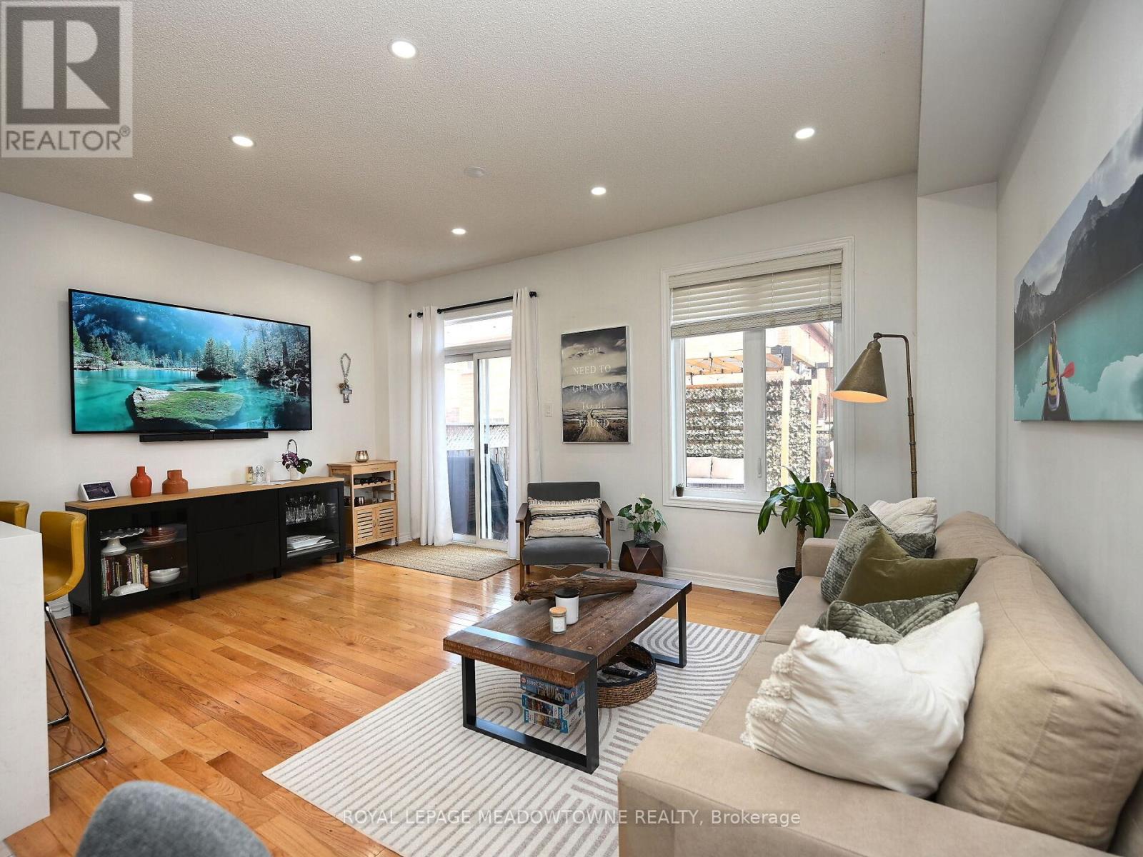 906 Oasis Drive, Mississauga, Ontario  L5V 0C7 - Photo 13 - W12218334