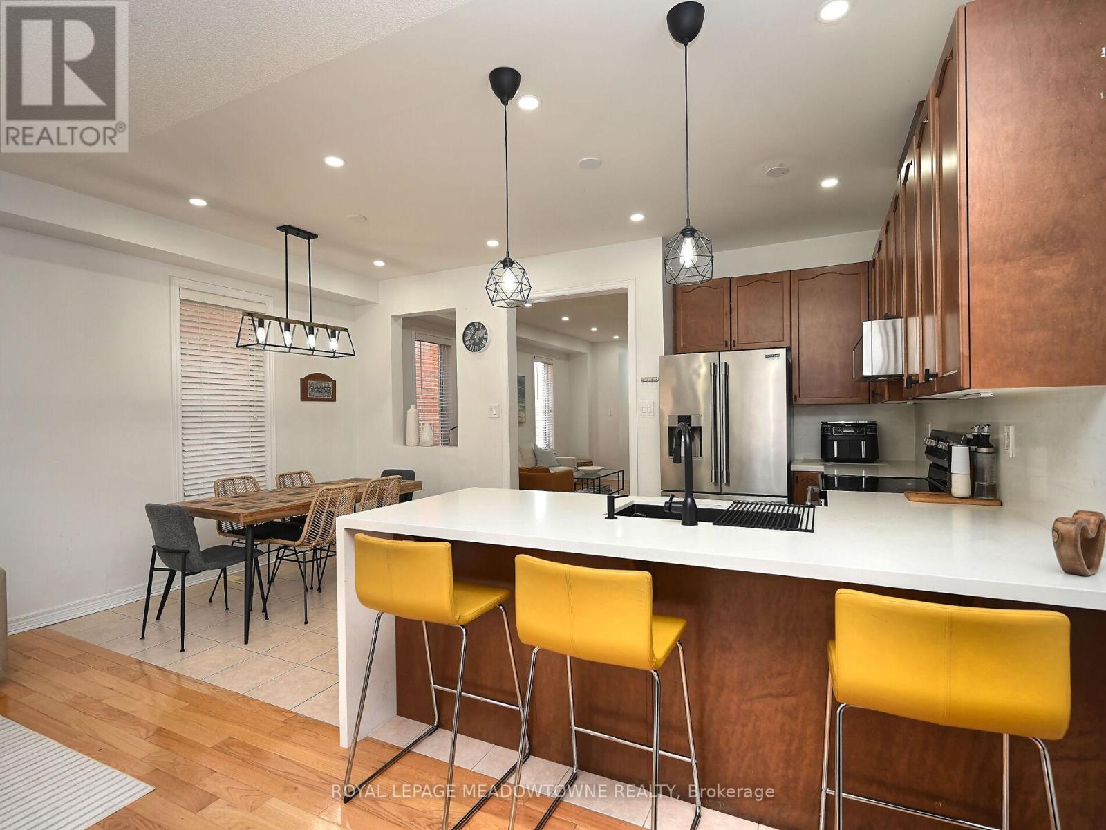 906 Oasis Drive, Mississauga, Ontario  L5V 0C7 - Photo 19 - W12218334