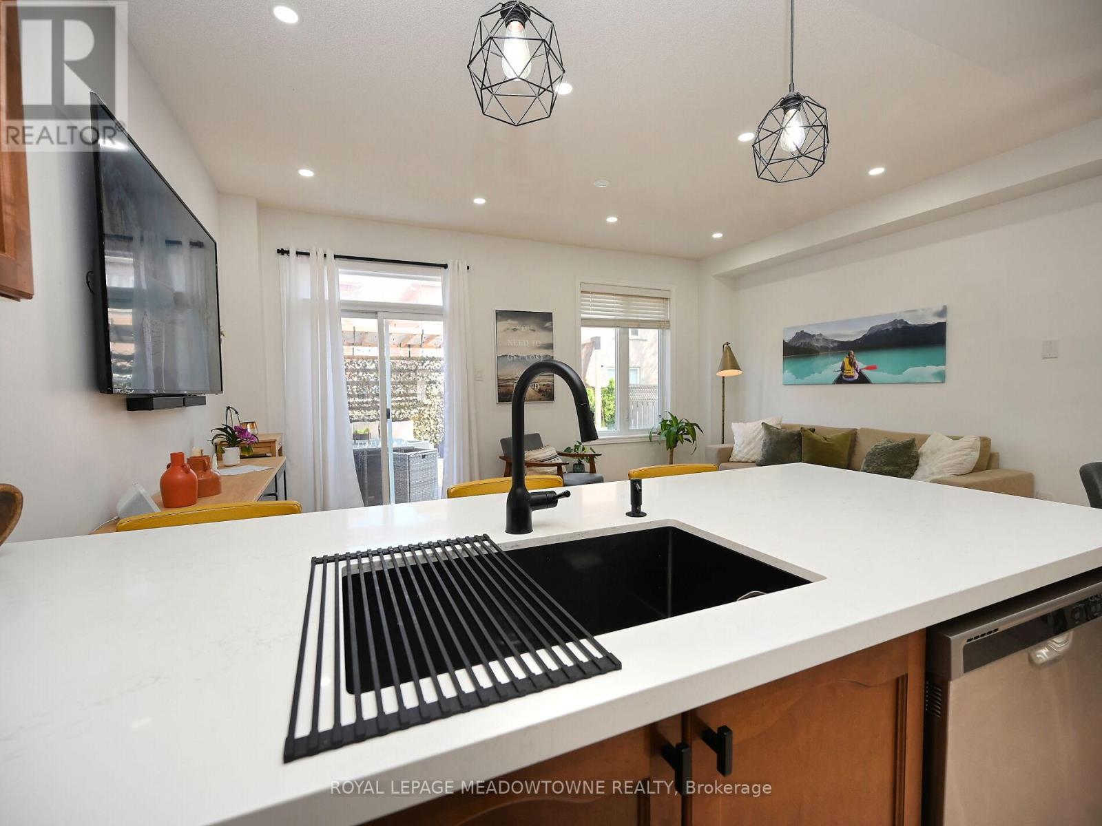 906 Oasis Drive, Mississauga, Ontario  L5V 0C7 - Photo 21 - W12218334