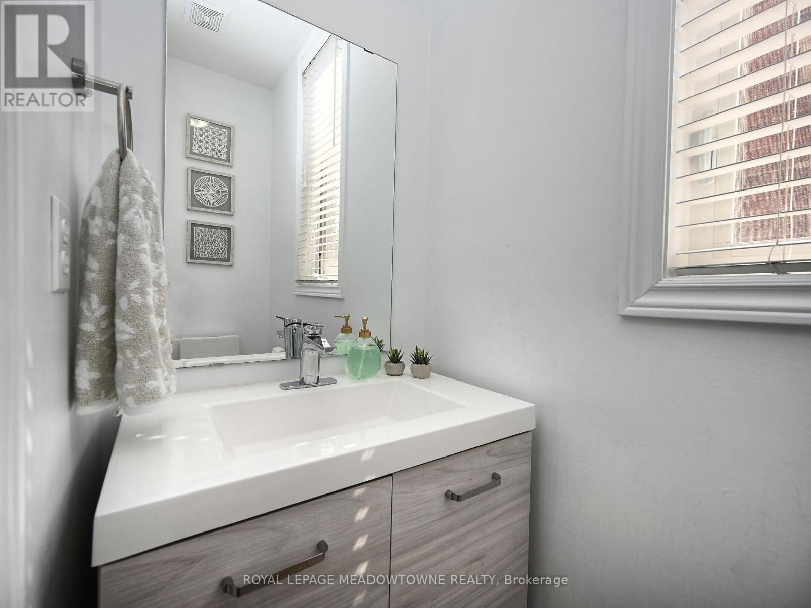 906 Oasis Drive, Mississauga, Ontario  L5V 0C7 - Photo 22 - W12218334