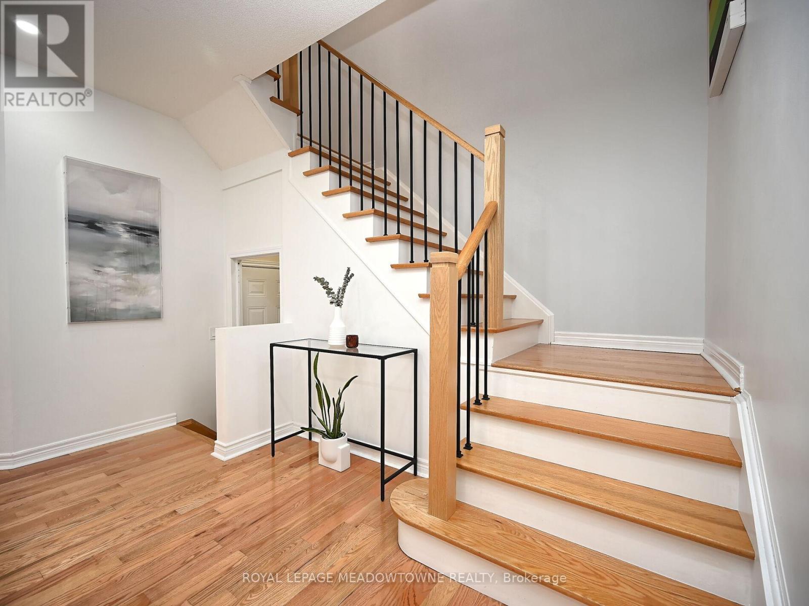 906 Oasis Drive, Mississauga, Ontario  L5V 0C7 - Photo 23 - W12218334