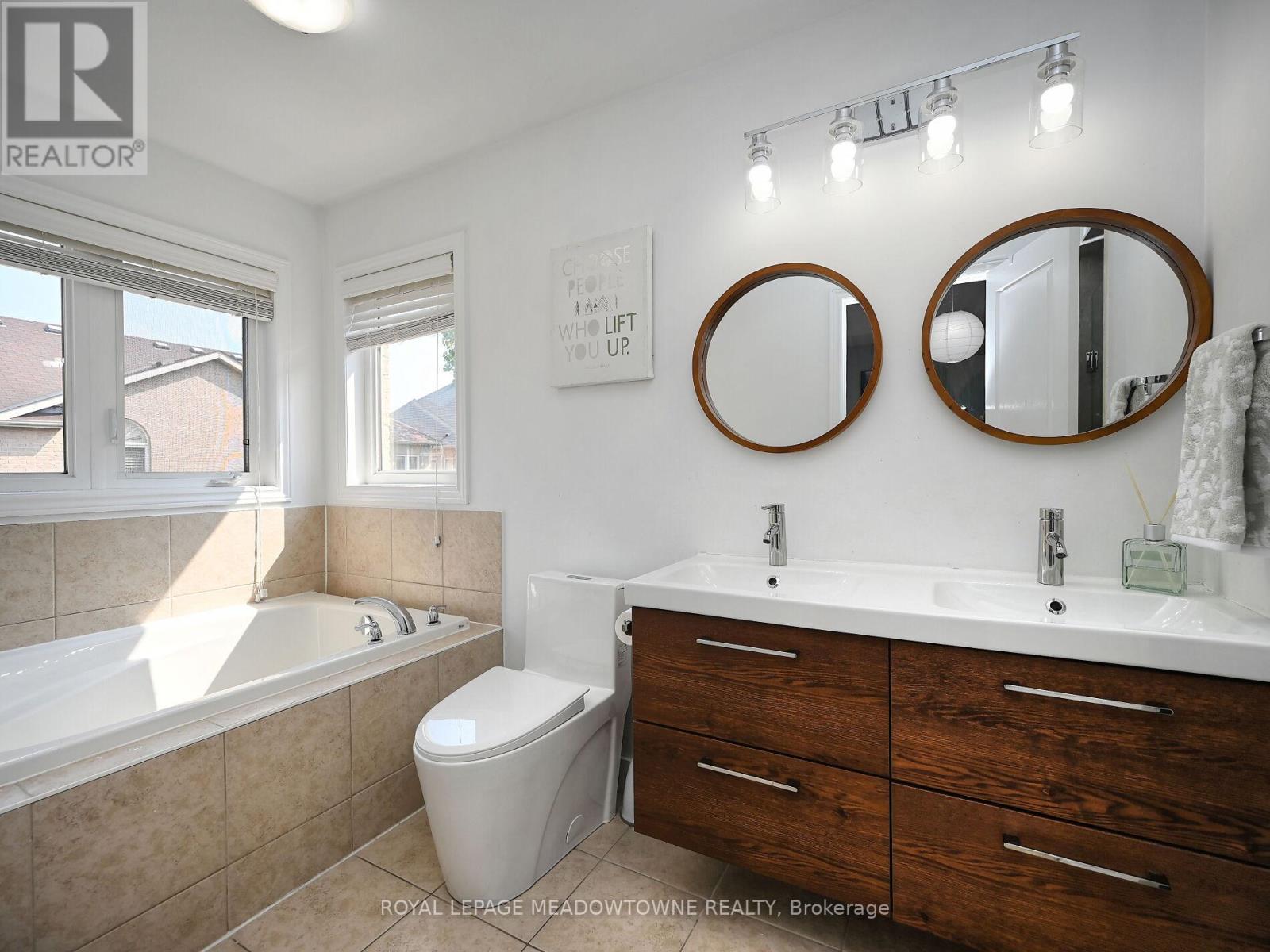 906 Oasis Drive, Mississauga, Ontario  L5V 0C7 - Photo 28 - W12218334