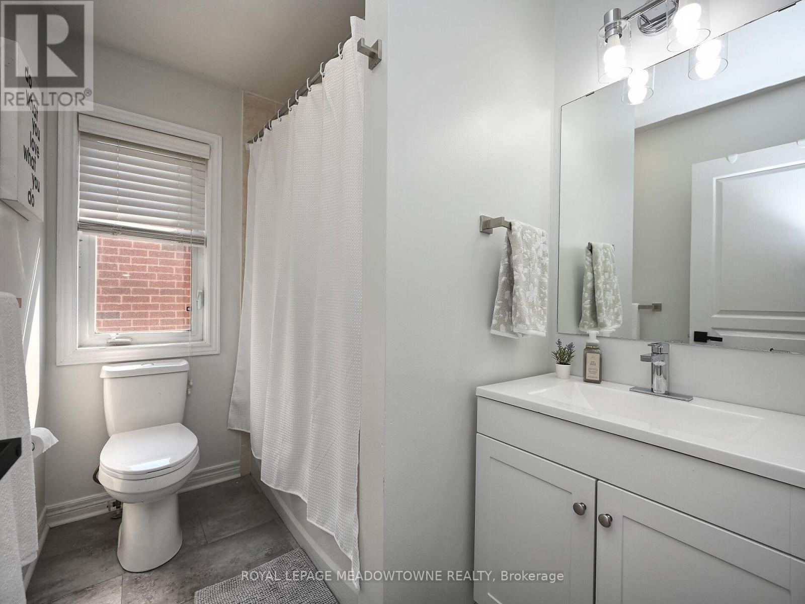 906 Oasis Drive, Mississauga, Ontario  L5V 0C7 - Photo 33 - W12218334