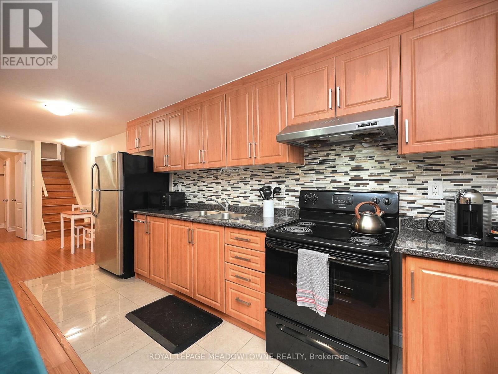 906 Oasis Drive, Mississauga, Ontario  L5V 0C7 - Photo 44 - W12218334