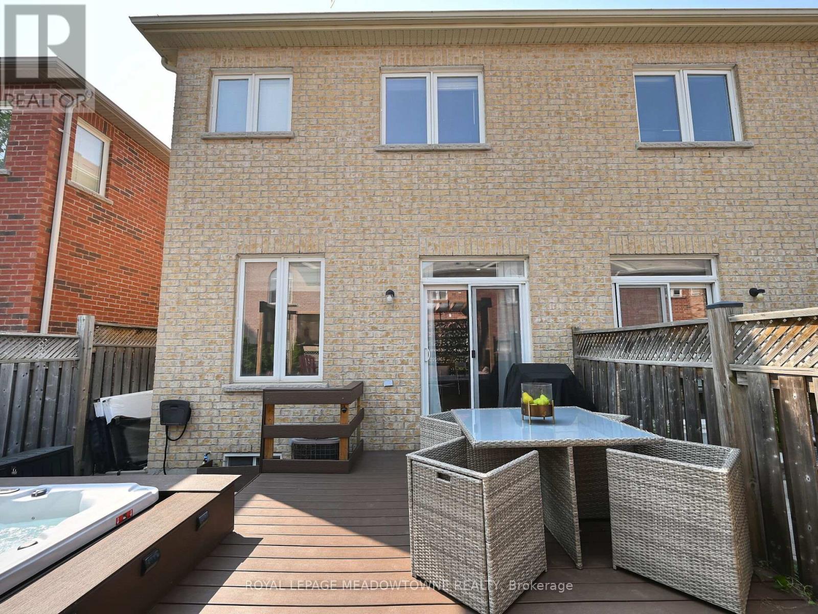 906 Oasis Drive, Mississauga, Ontario  L5V 0C7 - Photo 47 - W12218334